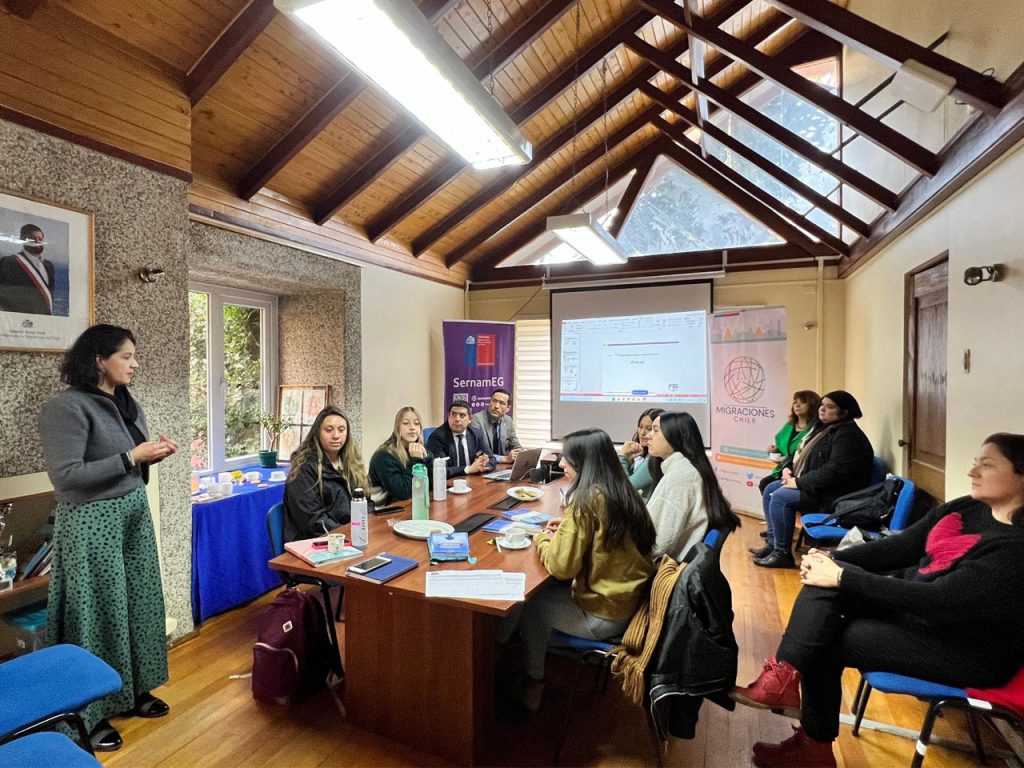 SernamEG, Sermig y PDI realizan coordinación para apoyar a mujeres migrantes de Aysén