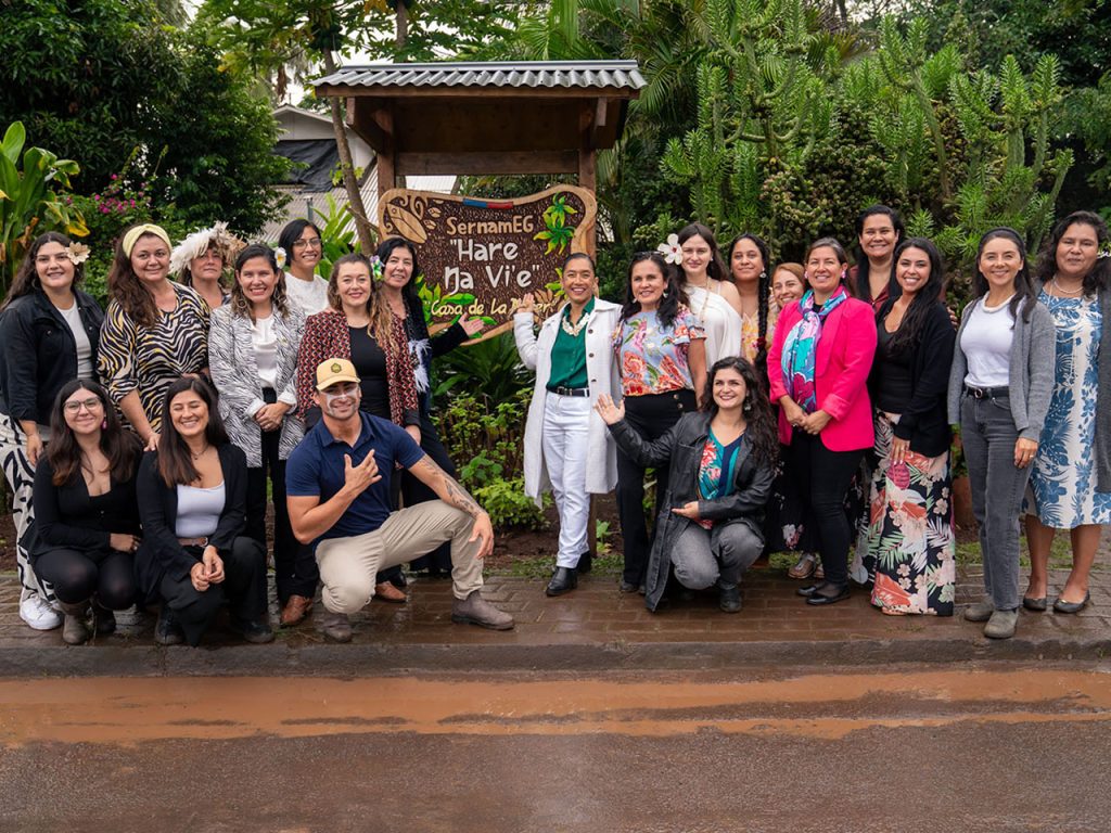 Gobierno refuerza apoyo a mujeres de Rapa Nui con la instalación de programas del SernamEG para prevenir y abordar las violencias de género