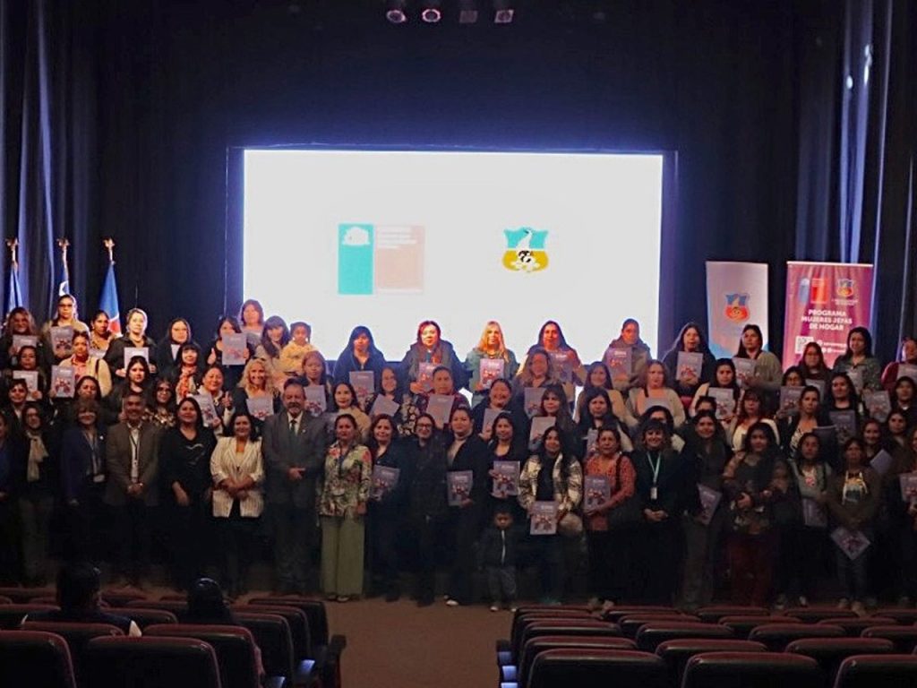 Más de 70 copiapinas se reúnen en el lanzamiento del Programa Mujeres Jefas de Hogar de SernamEG y la Municipalidad local