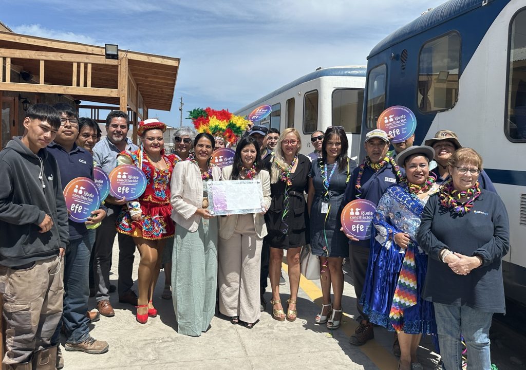 SernamEG entrega Sello Iguala-Conciliación a la Empresa de Ferrocarriles del Estado filial Arica – La Paz