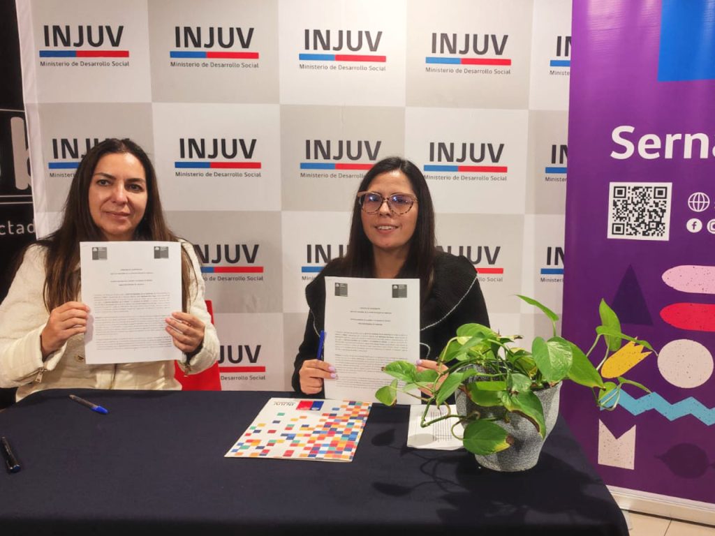 INJUV y SernamEG fortalecen alianza para promover derechos de mujeres jóvenes de Tarapacá