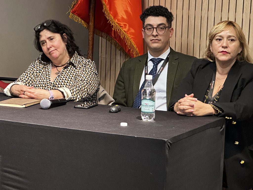 SernamEG y Universidad de Tarapacá abordan implementación de la Ley Integral en conversatorio regional