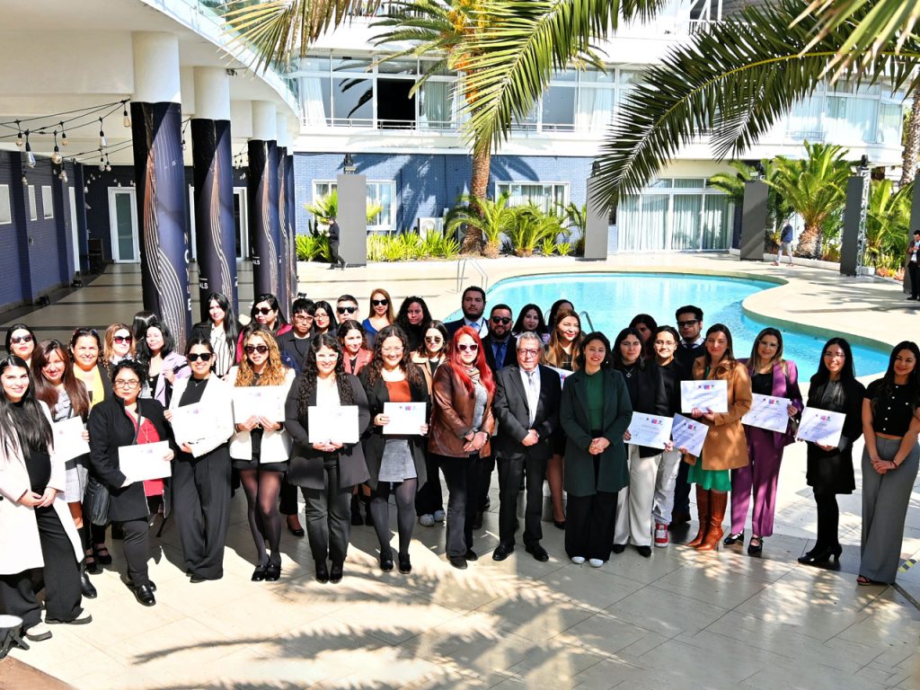 Egresan primeros profesionales de la región de Antofagasta de diplomados sobre violencia de género