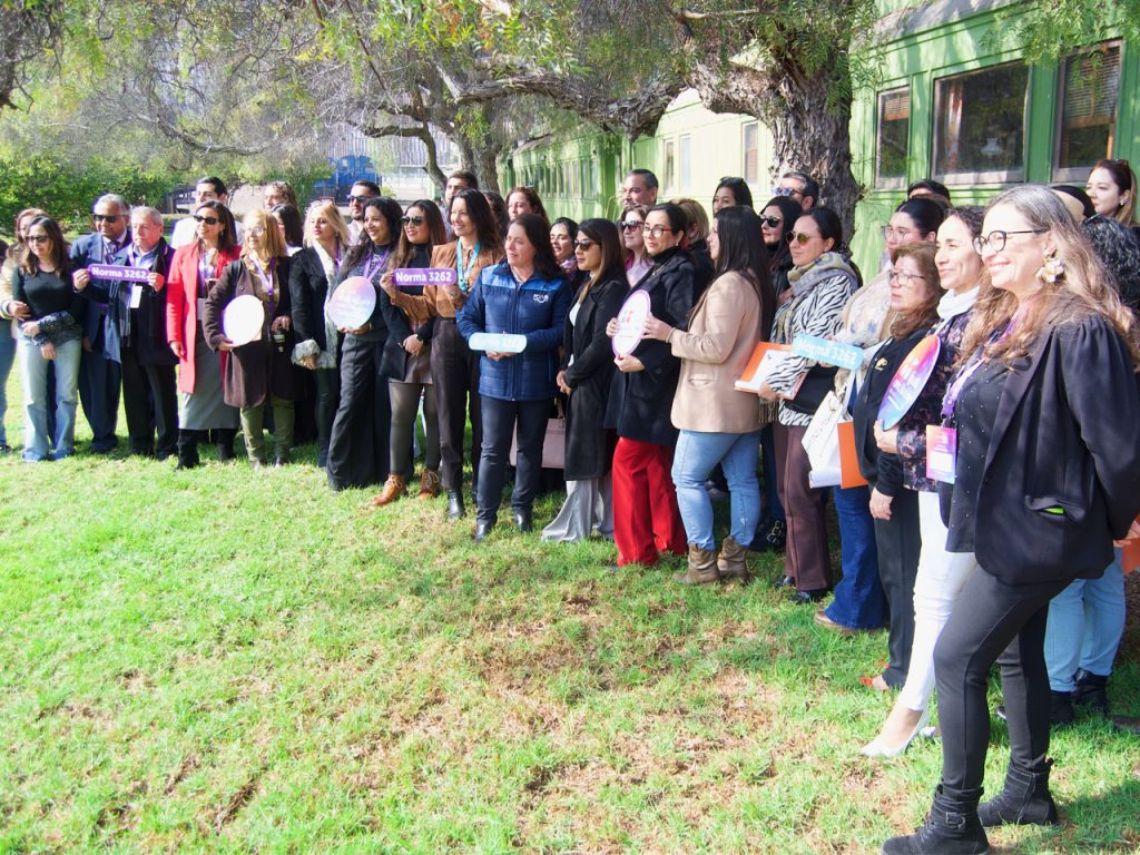 SernamEG destaca logros de programa BPL y norma NCh3262 en encuentro regional de empresas