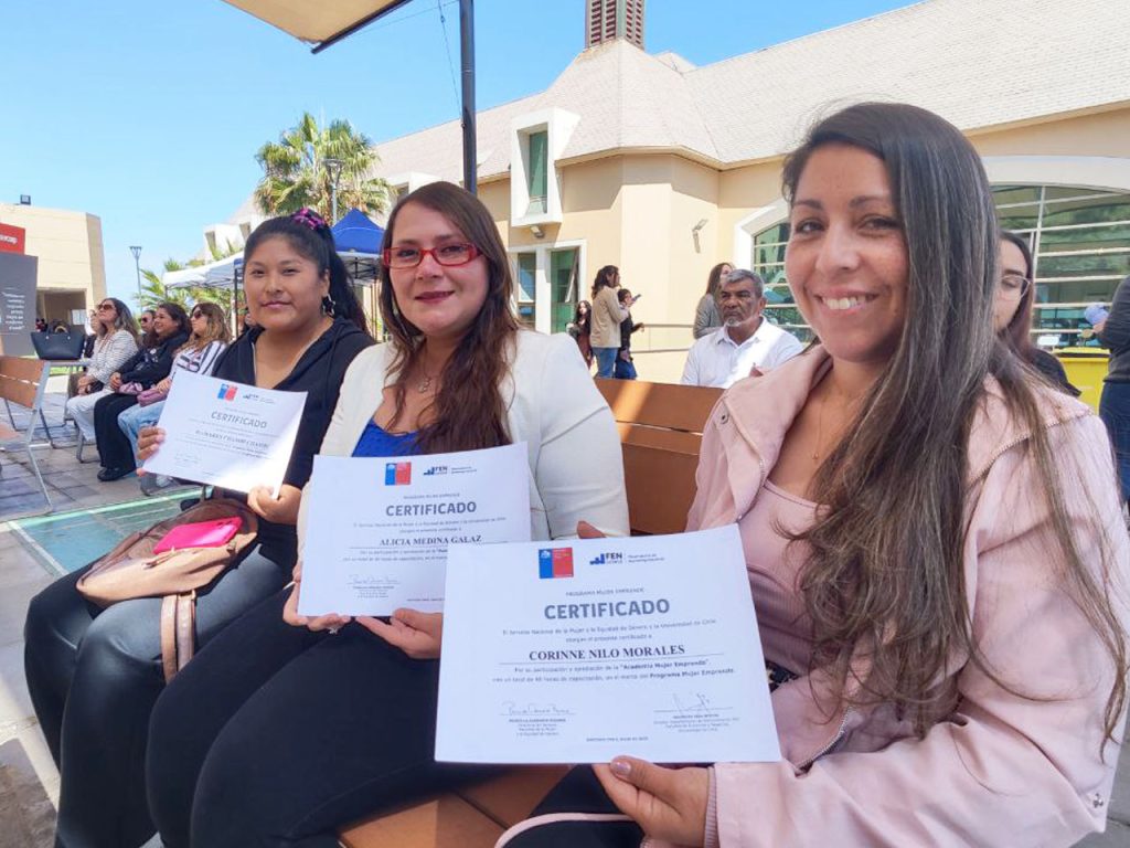Mujeres emprendedoras de Tarapacá egresan de la Academia Mujer Emprende 2025
