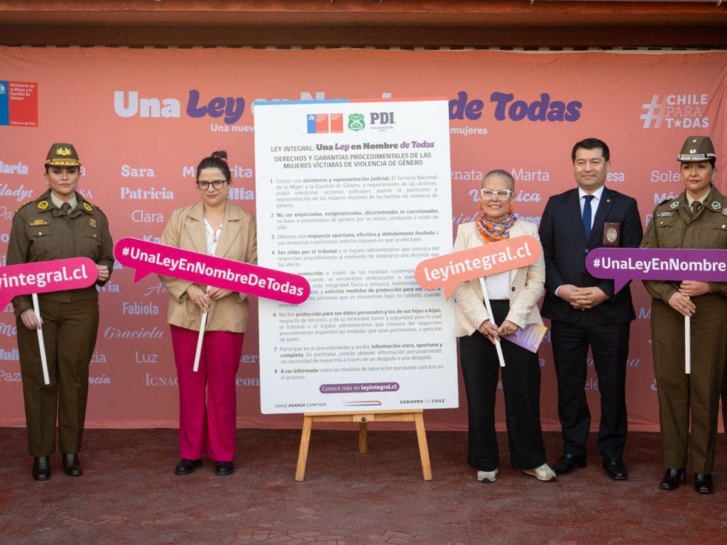 Plan 18 Seguro: Ministra Orellana junto a policías dan a conocer medidas de prevención y protección en casos de violencia de género