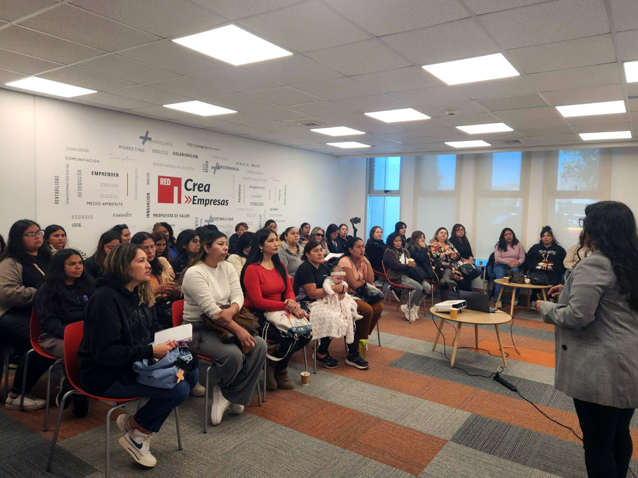 Mujeres participantes de programas SernamEG se capacitan para fortalecer sus emprendimientos en INACAP Copiapó