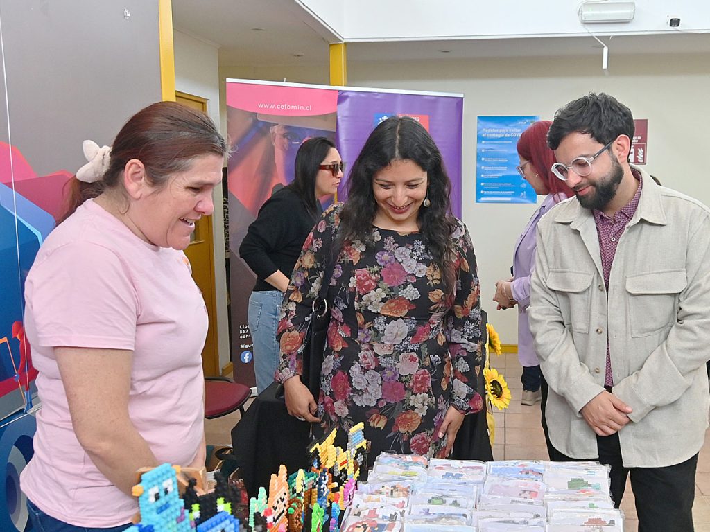 Crean comunidad de WhatsApp para mujeres vinculadas con el emprendimiento y trabajo dependiente