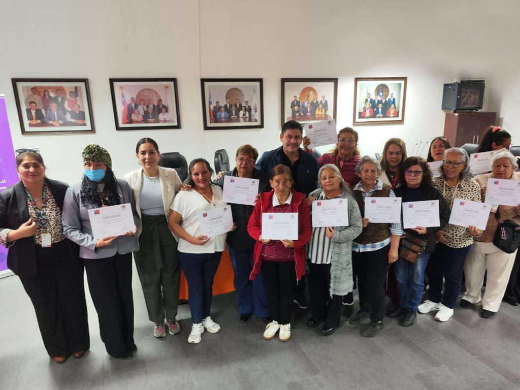 Mujeres de Alto Hospicio culminan programa preventivo de violencias de género de SernamEG