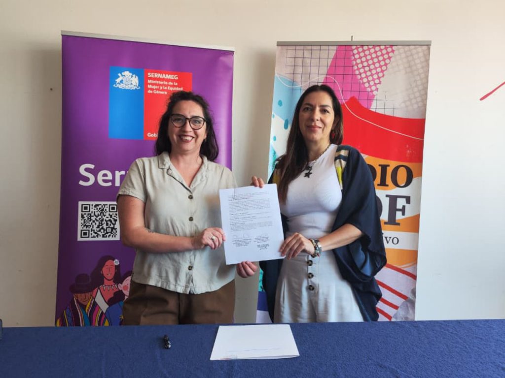 SernamEG Tarapacá y Espacio Creativo Estudio OF firman convenio de colaboración para promover la equidad de género desde las artes y los oficios creativos