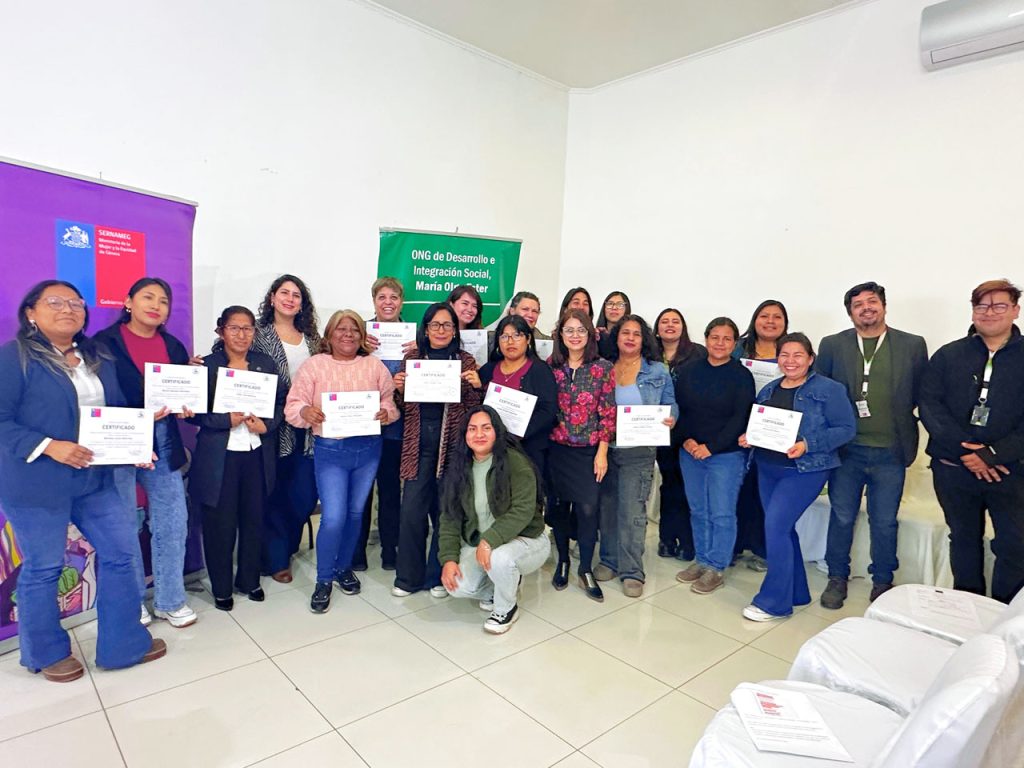 Emprendedoras de Arica y Parinacota egresan de la Academia Mujer Emprende 2025