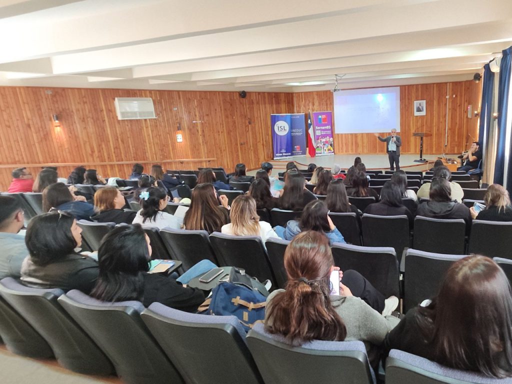 SernamEG Tarapacá e Instituto de Seguridad Laboral fortalecen colaboración con jornada sobre seguridad y salud en el trabajo