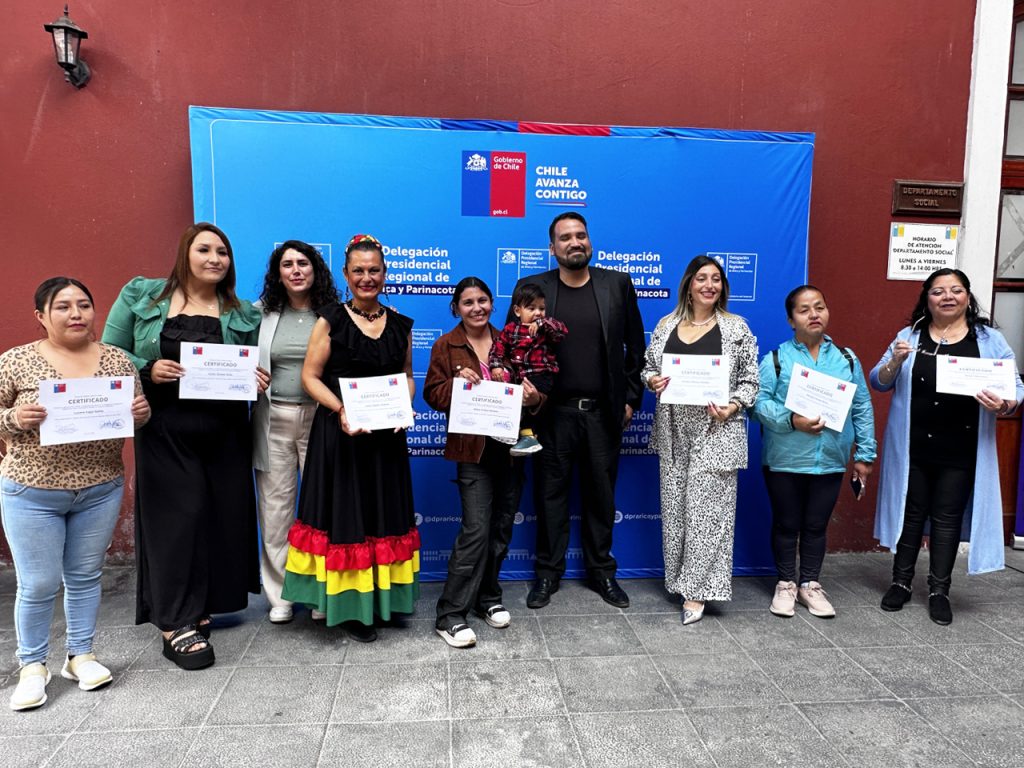 Mujeres Jefas de Hogar 2024: SernamEG y Delegación Presidencial certifican a participantes que fortalecen su autonomía económica