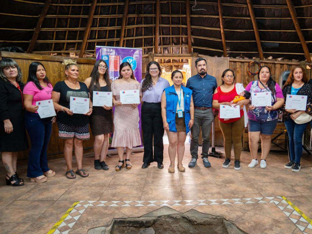 SernamEG y Municipalidad de La Pintana certifican a 50 mujeres participantes del Programa 4 a 7