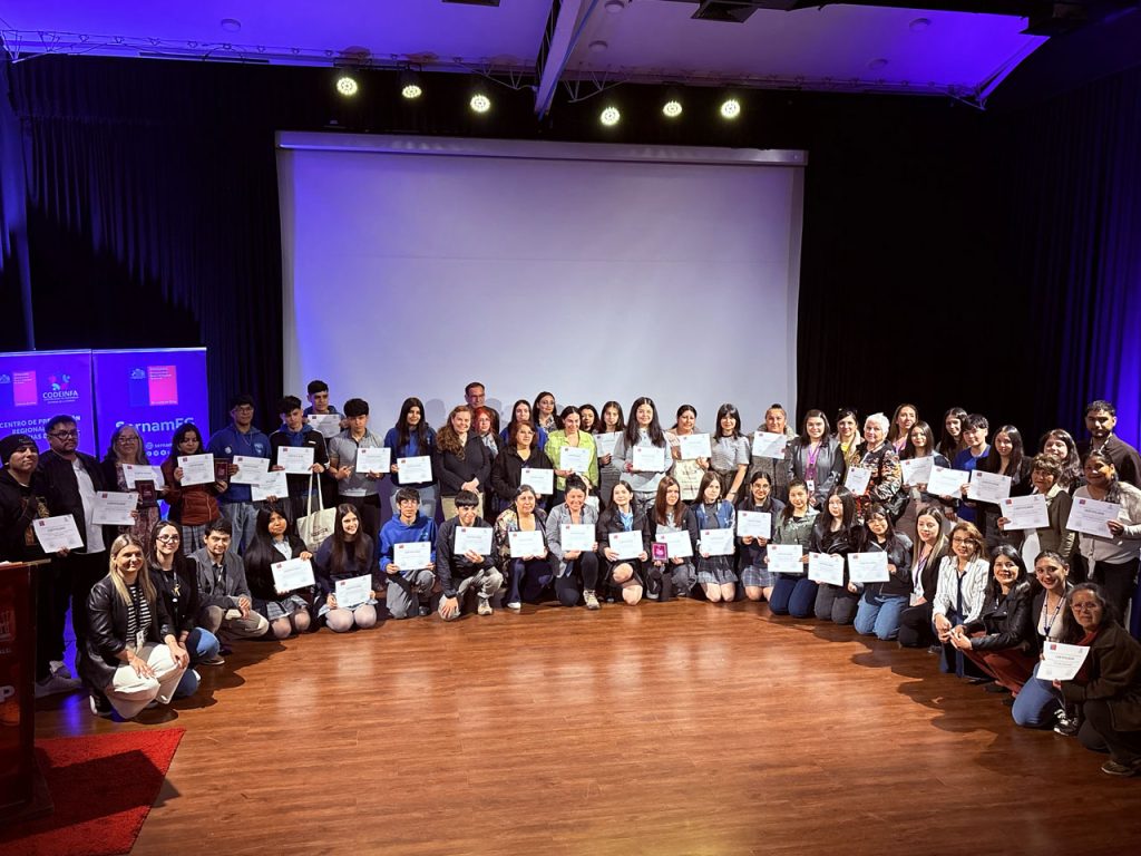Organizaciones sociales y educativas reciben certificación del Programa de Prevención de las Violencias de Género 2025 del SernamEG Los Ríos