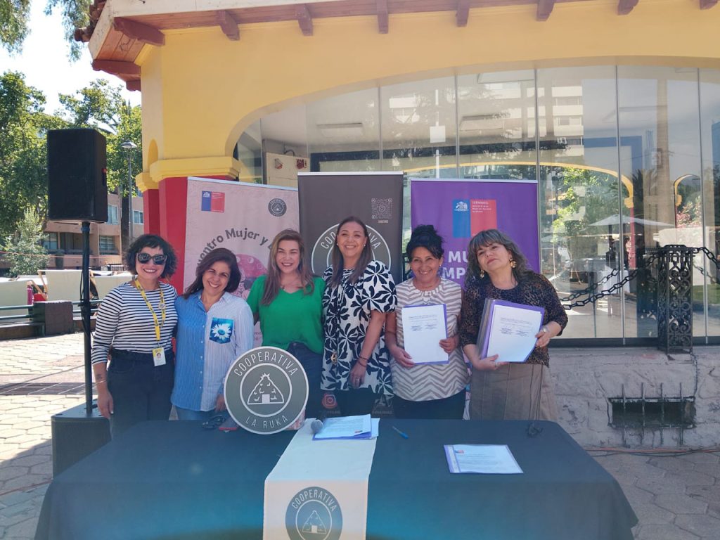 SernamEG RM firma alianza colaborativa con la Ruka para participantes del Programa Mujer Emprende