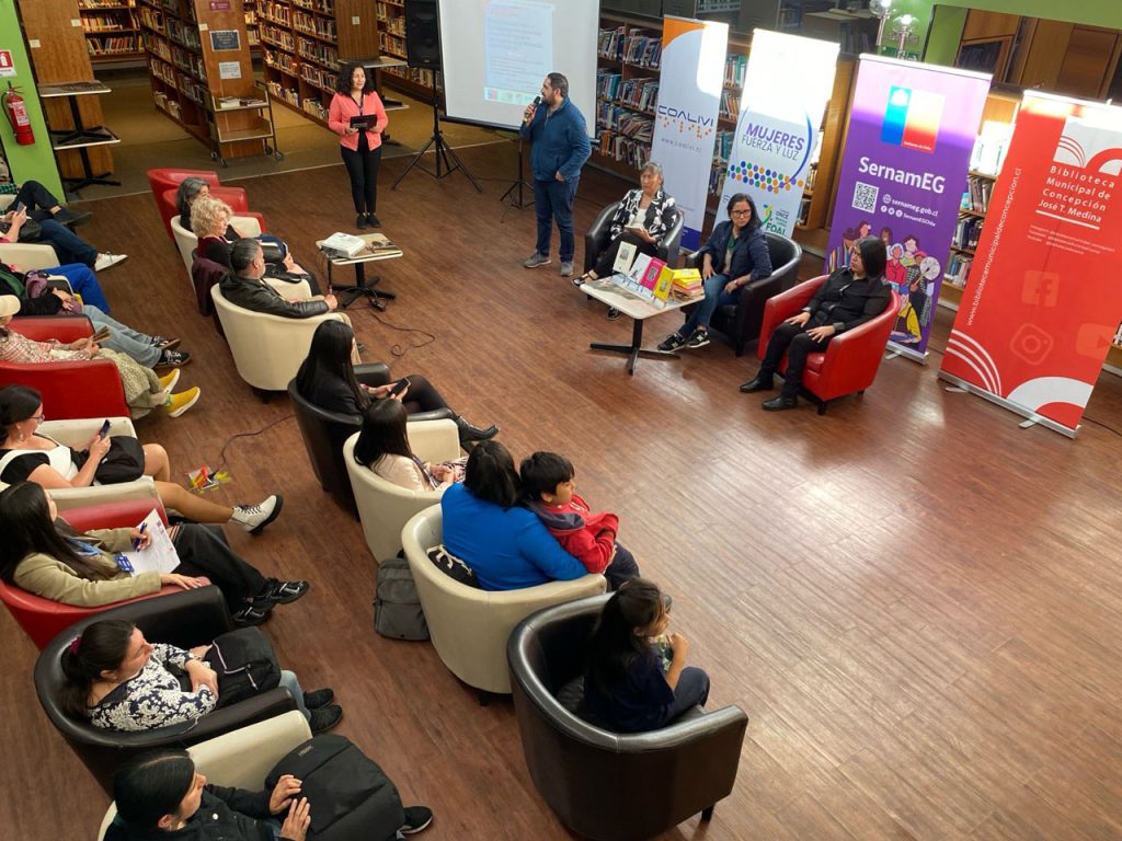 Conversatorio “Libro hablado” invitó a fomentar la lectura en mujeres en situación de discapacidad visual