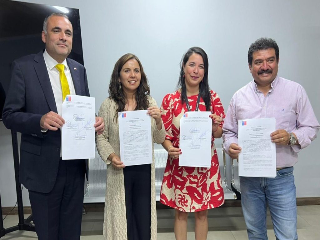 SernamEG Maule y municipios de Licantén, Curepto y Hualañé firman convenio para implementar un Centro de las Mujeres