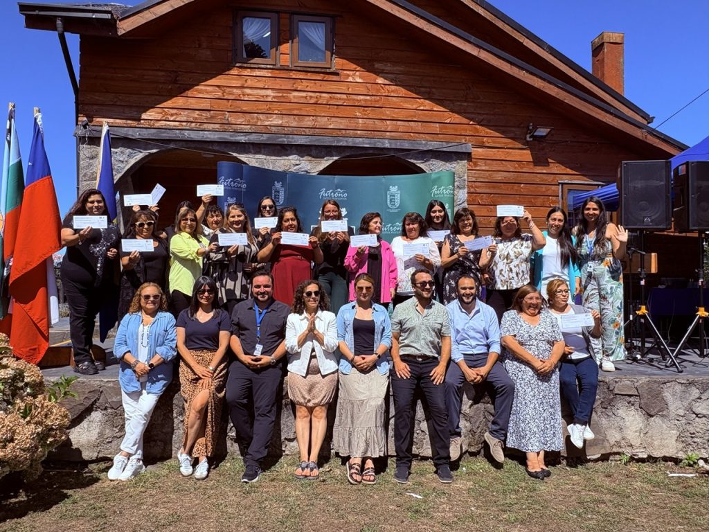 Mujeres Jefas de Hogar de Futrono se certifican en talleres: “El mensaje es que creamos en nosotras”