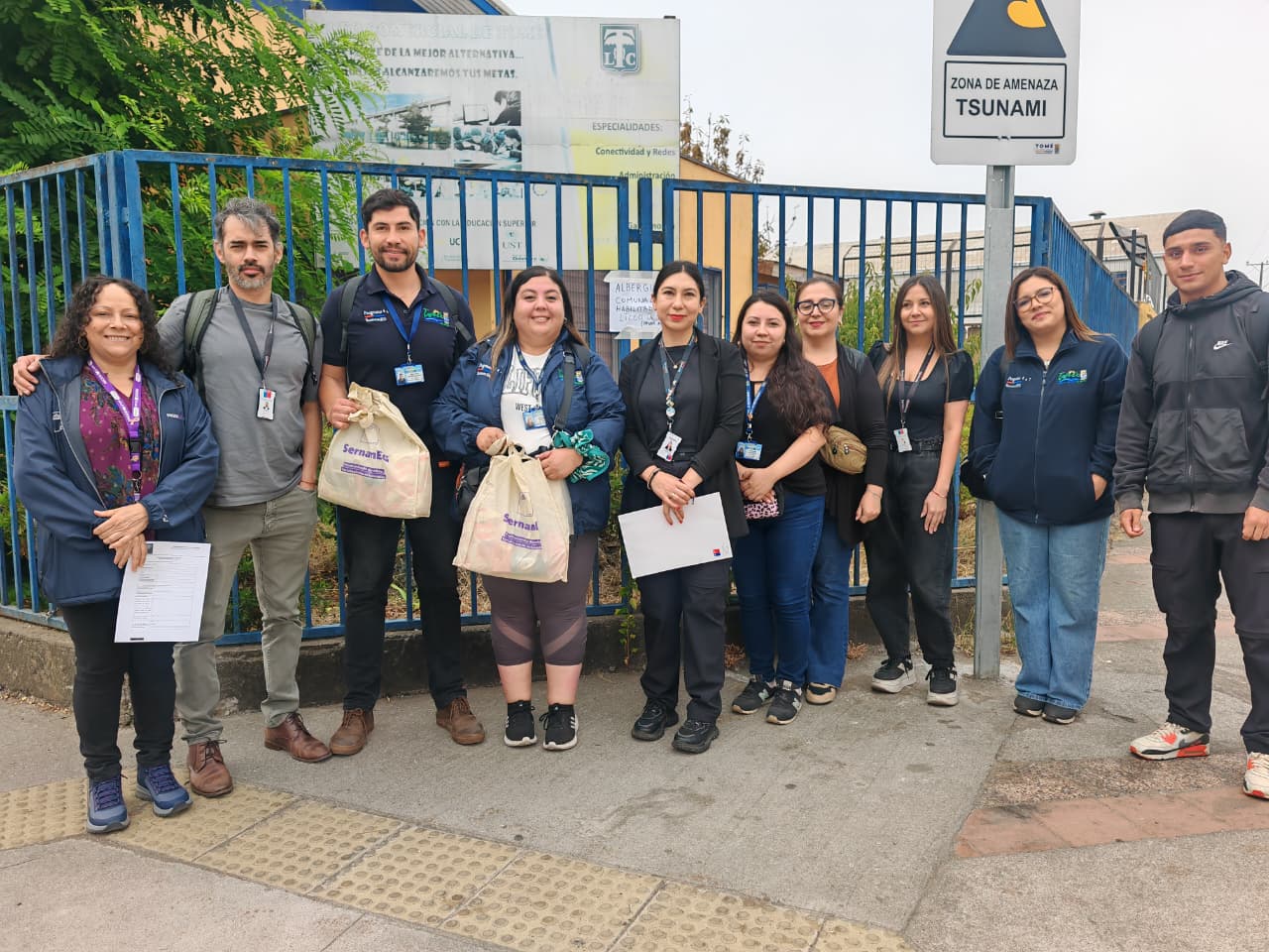 SernamEG entregó kit menstrual a mujeres afectadas por incendios forestales en Ñuble y Biobío