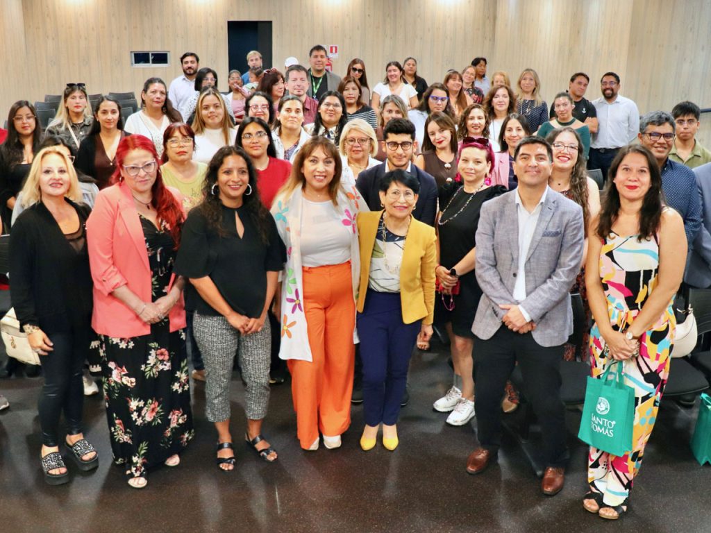 Parte Academia Mujer Emprende con participantes de seis comunas de la Región de Antofagasta