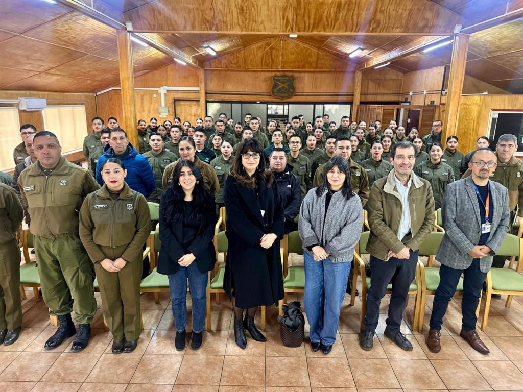 SernamEG capacita a funcionarios de la Escuela de Formación de Carabineros de Los Ríos en materia de violencia de género