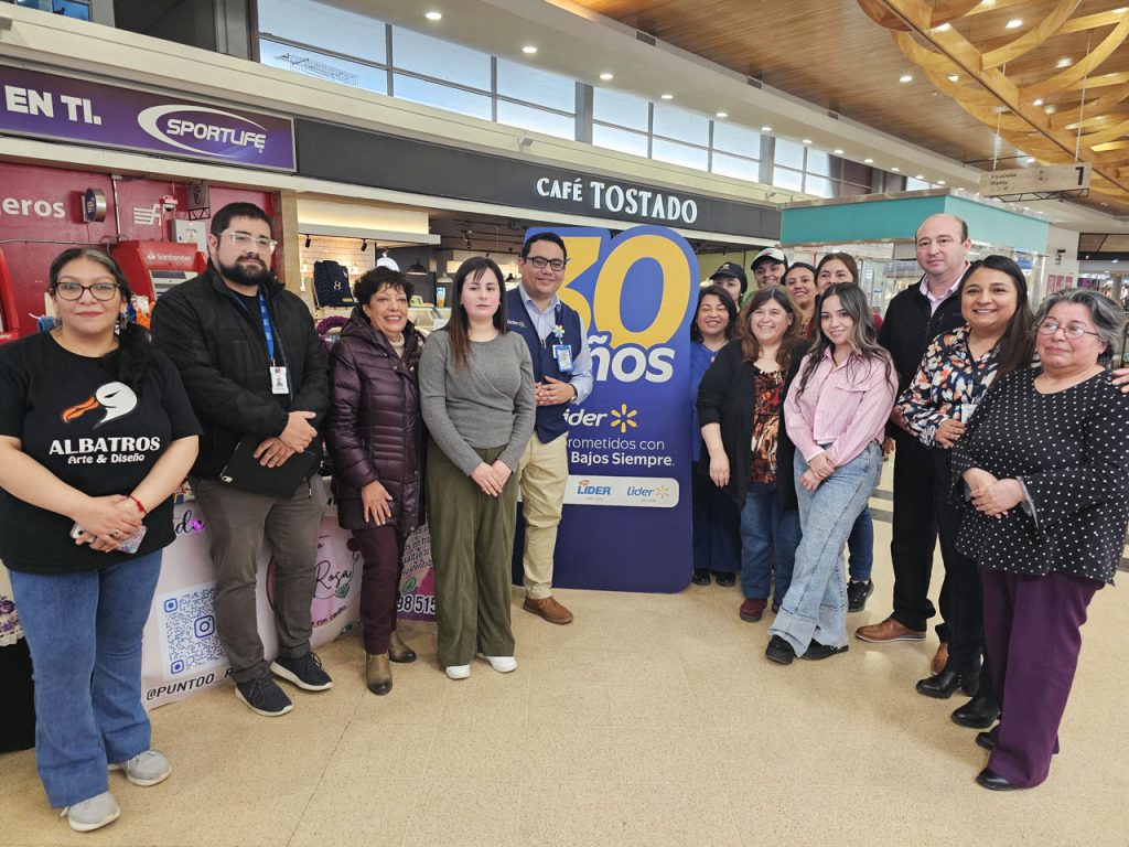 Emprendedoras del SernamEG inauguran feria en supermercado Líder de Punta Arenas