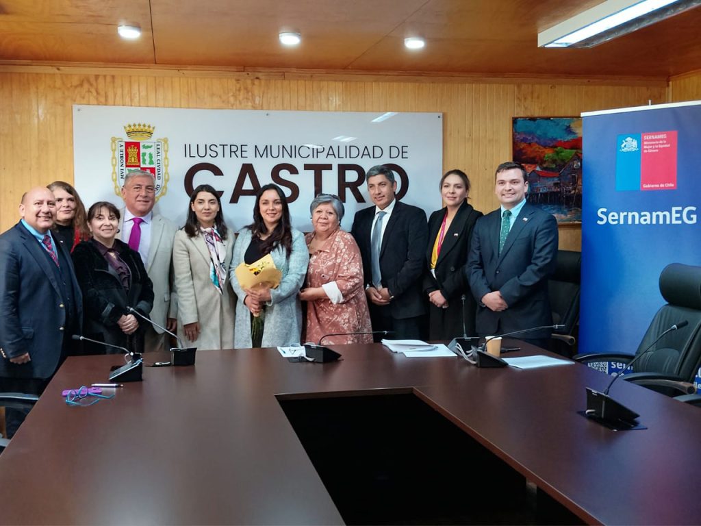 Ministra de la Mujer fortalece red de protección del SernamEG ante casos de violencia de género en Los Lagos