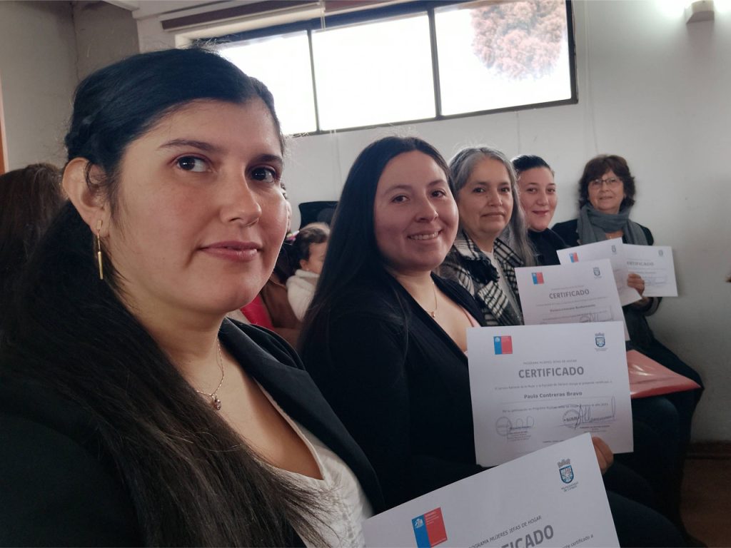 SernamEG Maule destaca egreso de participantes del Programa Mujeres Jefas de Hogar en Curepto