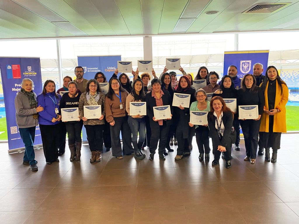Participantes del Programa Mujeres Jefas de Hogar de Concepción se certifican en técnicas de atención domiciliaria