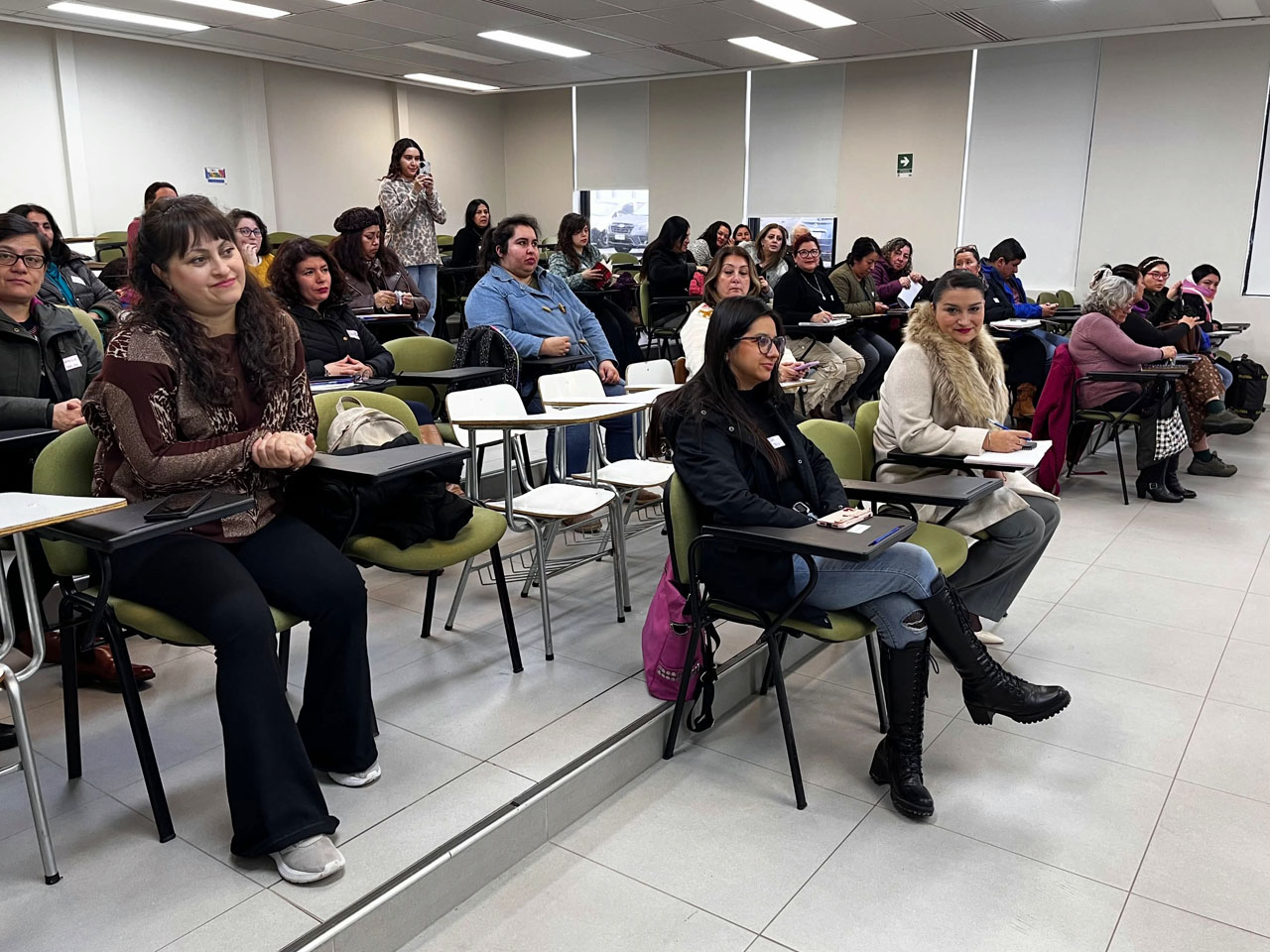Escuela de Liderazgos del SernamEG Maule inició talleres para fortalecer las habilidades de las mujeres en espacios de decisión