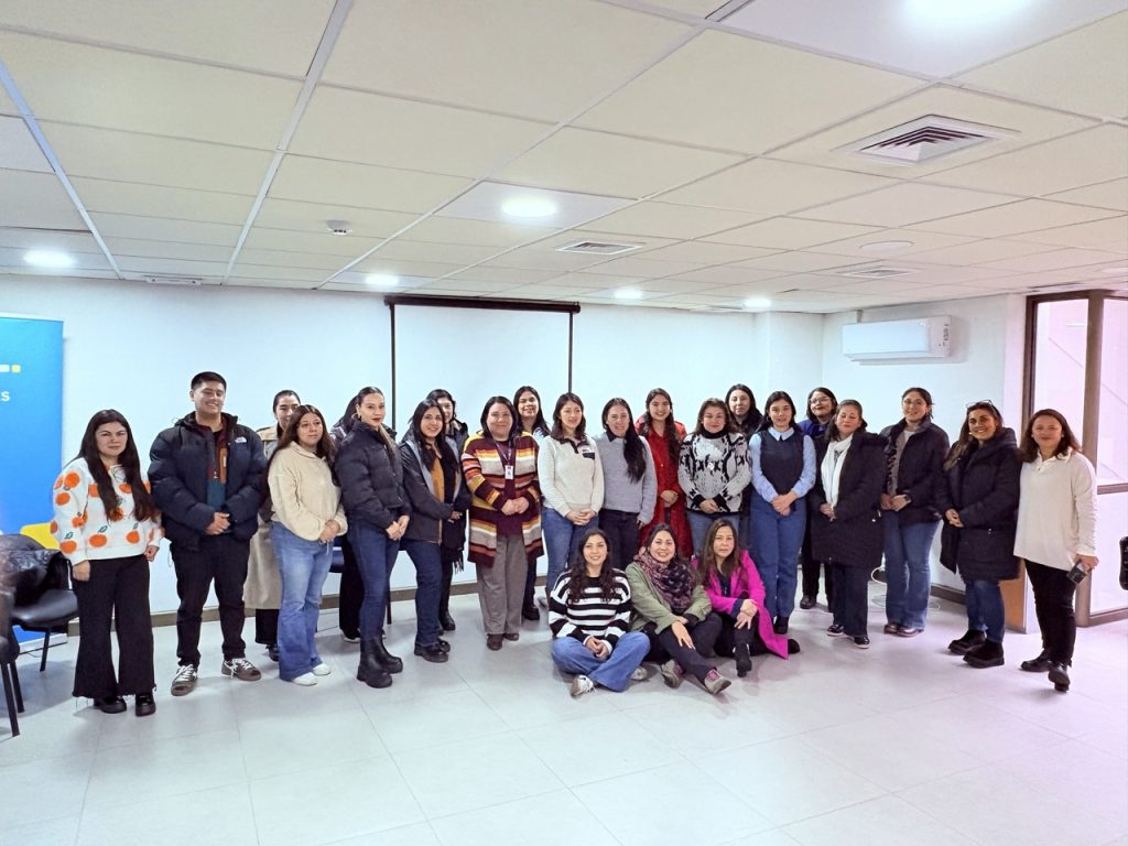 Equipos del Programa Mujeres Jefas de Hogar del SernamEG Los Ríos fortalecen herramientas de autocuidado y trabajo colaborativo