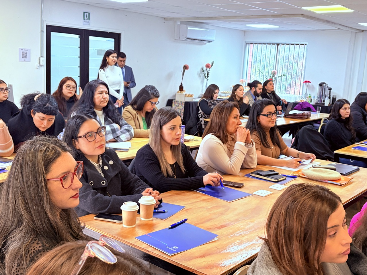 SernamEG Los Ríos fortalece la atención a mujeres víctimas de violencia en jornada de capacitación de sus equipos profesionales
