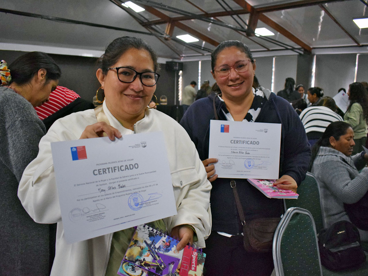 35 mujeres jefas de hogar culminan capacitación en emprendimiento y autocuidado en Tarapacá