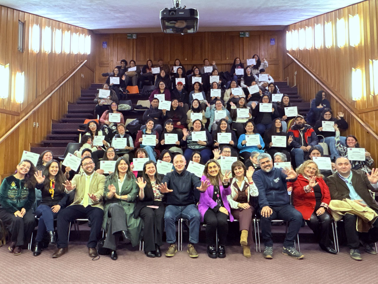 90 emprendedoras de Los Ríos culminan formación de la Academia Mujer Emprende 2026