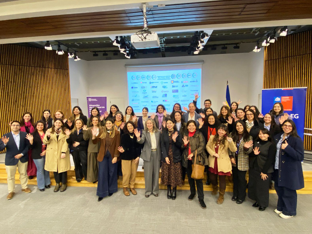 SernamEG y Universidad de Concepción abordaron la participación de mujeres en cargos de liderazgo