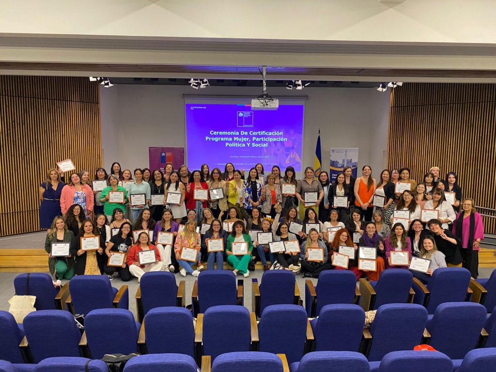 Más de 200 mujeres de Biobío, Los Ríos y Los Lagos se certifican en participación política y social